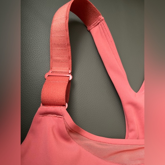 Athleta Ultimate Adjustable Bra. - Picture 7 of 11